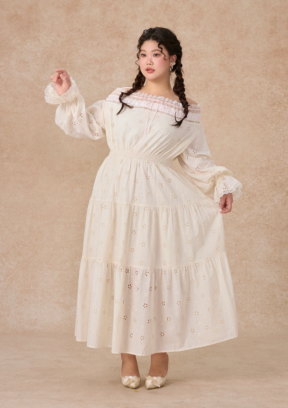 Curve&Plus White Camellia Dress - Image 5