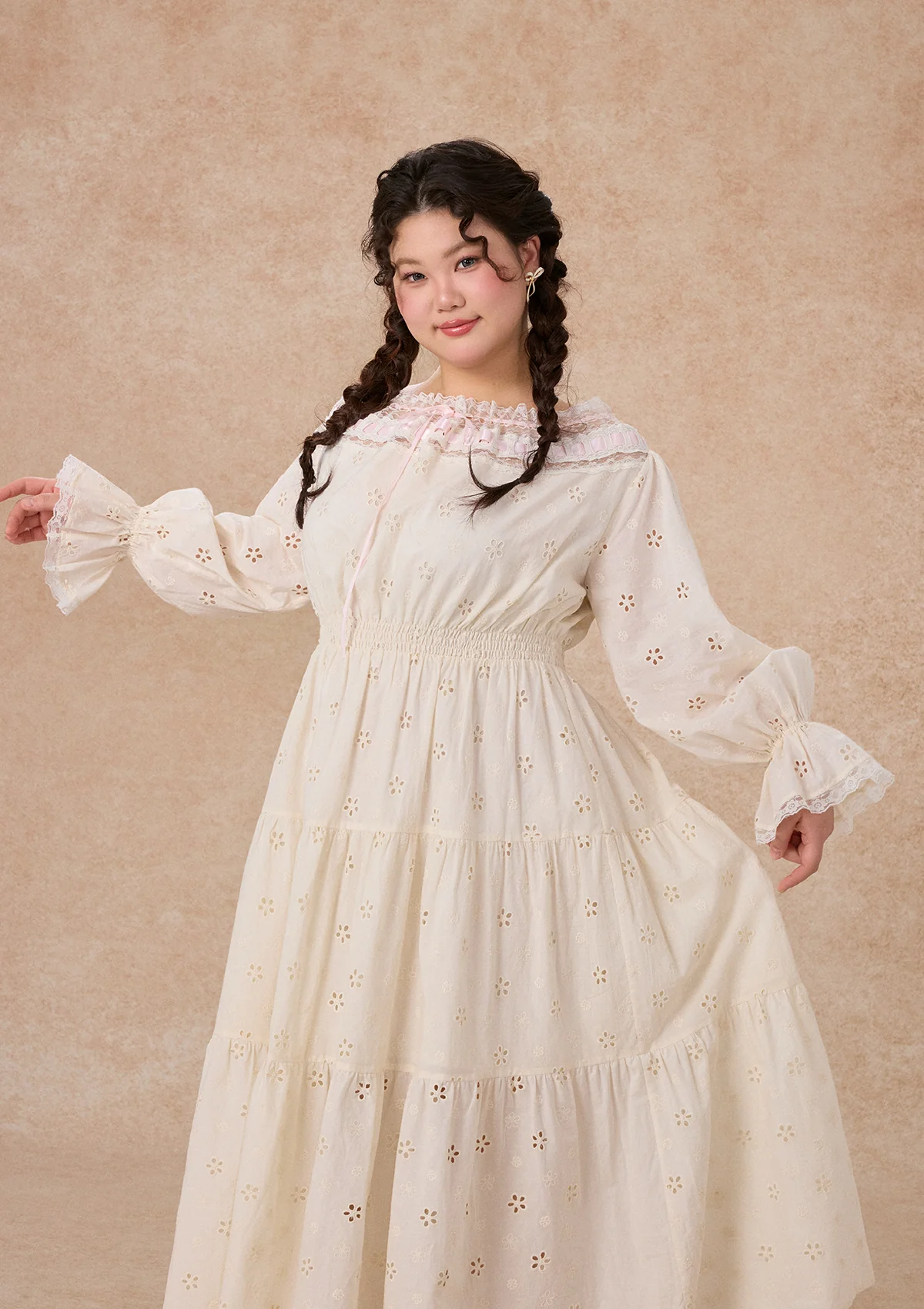 Curve&Plus White Camellia Dress - Image 8