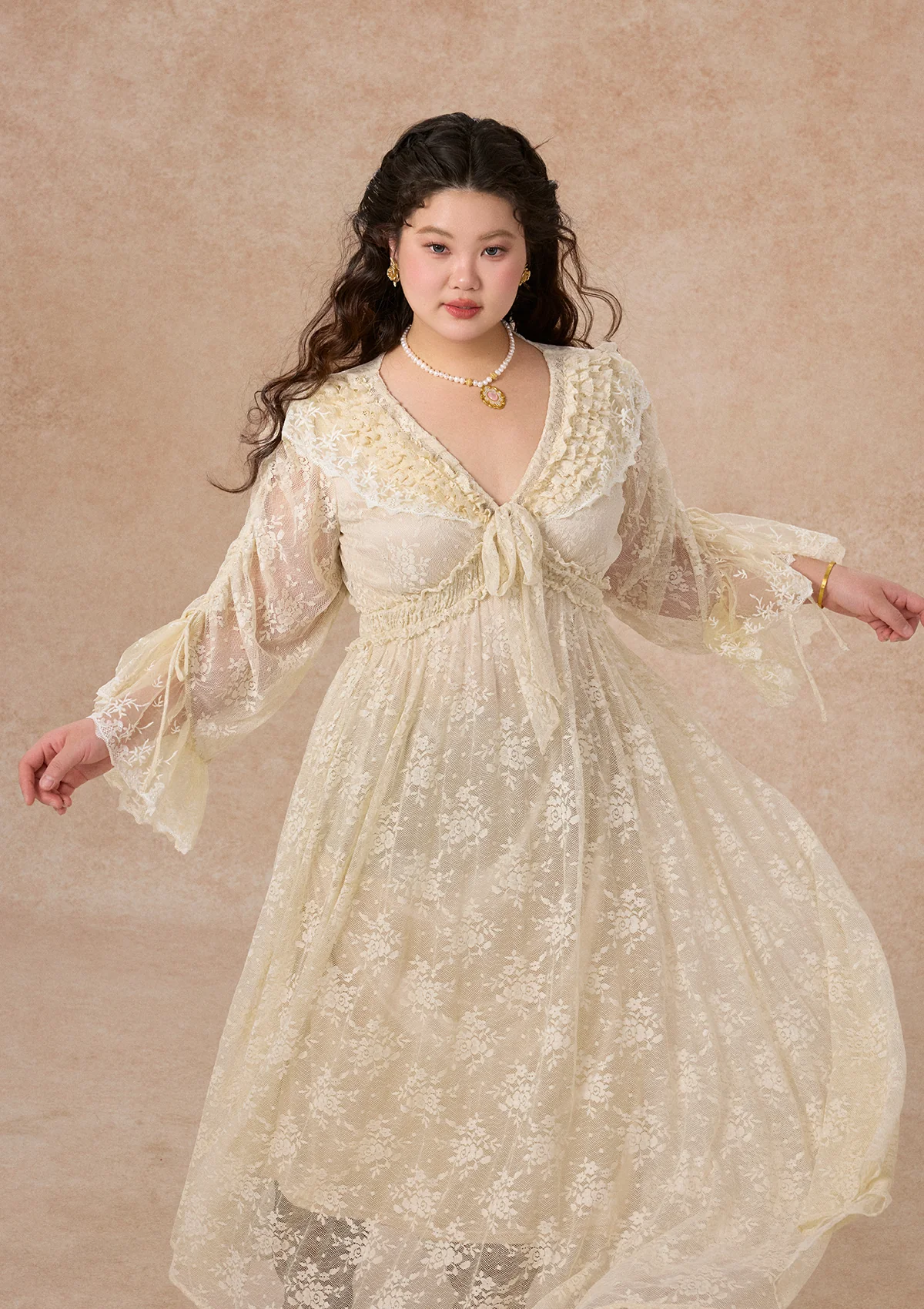 Curve&Plus White Horse Princess Dress - Image 3