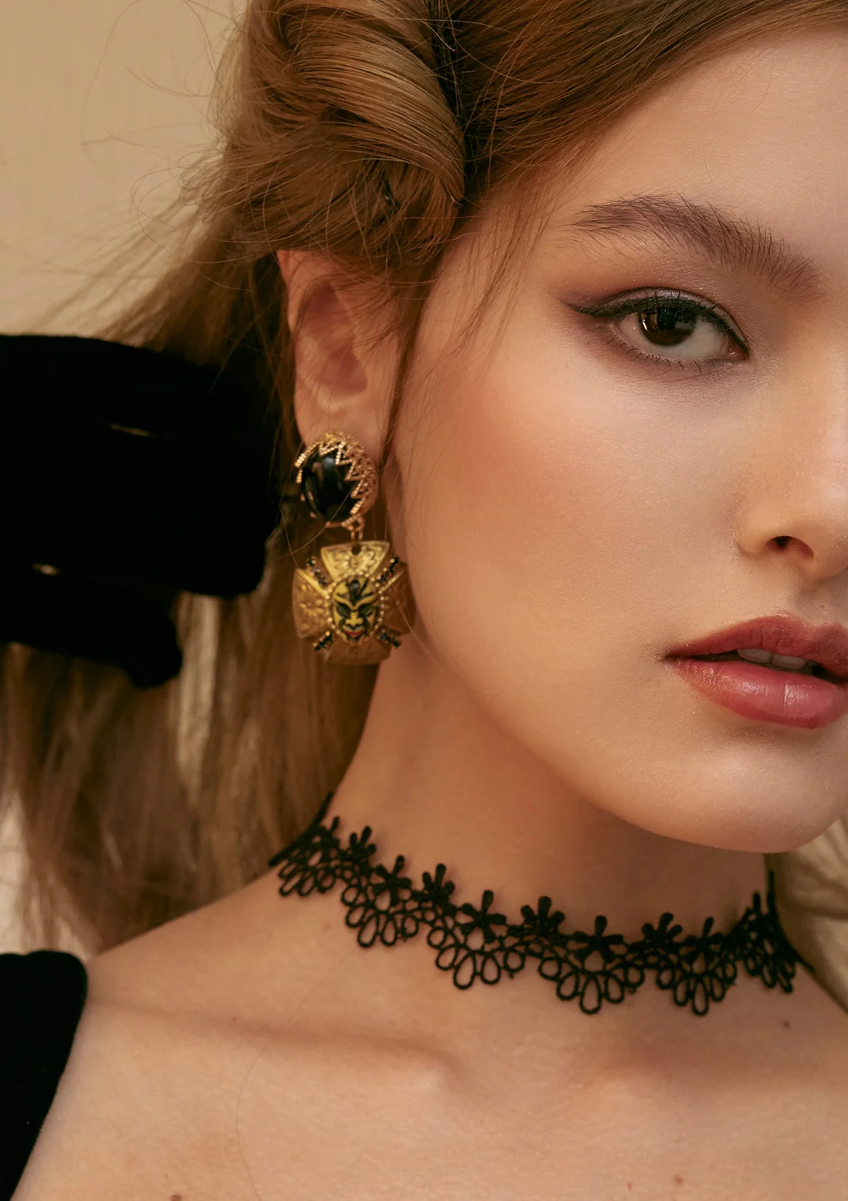 Thorn Black Agate Earring - Image 3